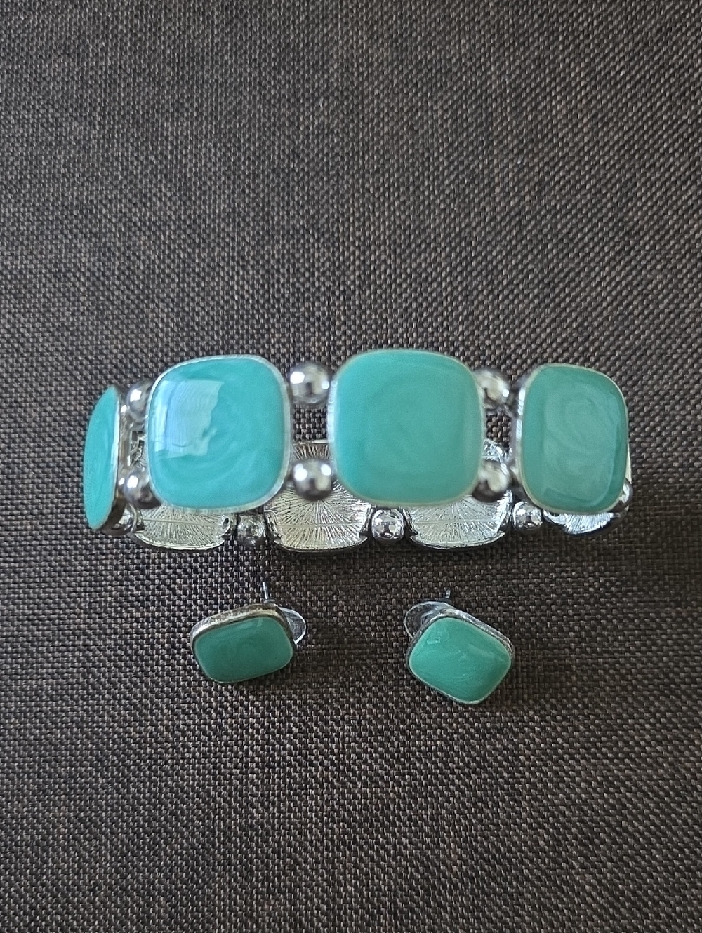 Turquoise Green Stone Stretch Bracelet and Stud Earrings Set